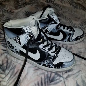 Nike Black/White Graphic Shoes Women's 9.5